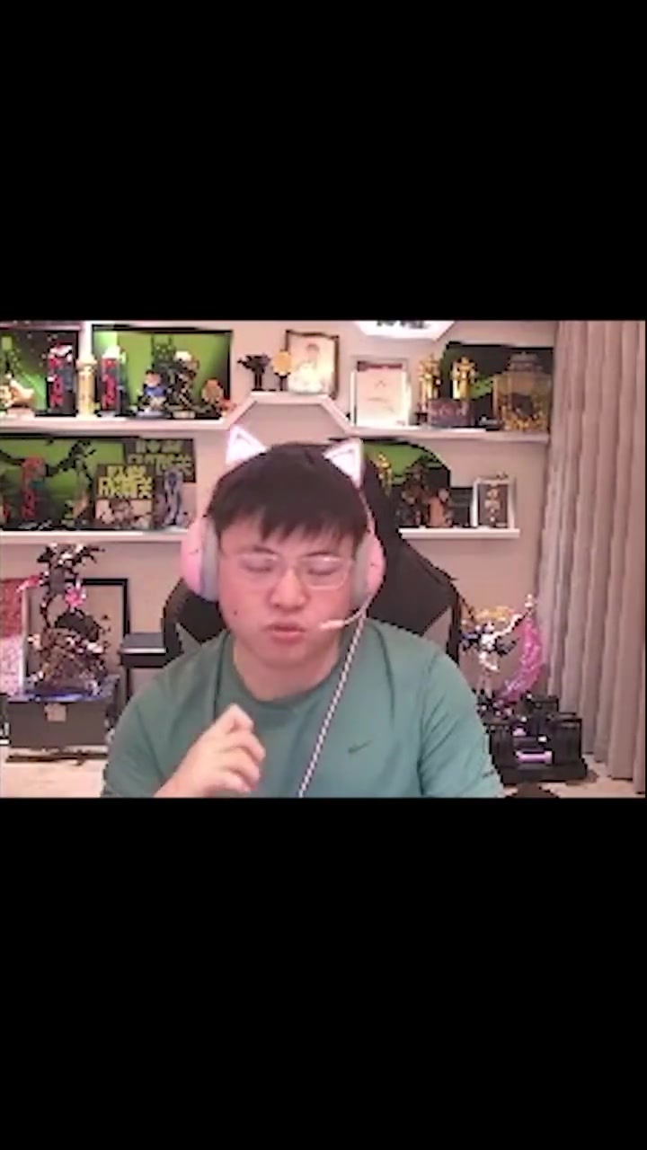 谈球吧体育app下载Uzi喊话小明：当我二台吧，我十点下班，他半夜睡觉的，刚好接班