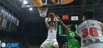 谈球吧(中国)官方网站这大肘子👀艾孜买提篮下一肘打到奥利弗肚子上篮打进