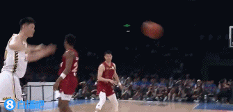 谈球吧状态炸裂！巴里-布朗首节11中7高效拿下15分2板2助 打进压哨抛投