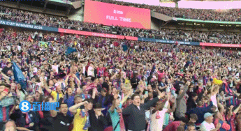 谈球吧体育官网入口你早该下去了😡瓜帅赛后对亨德森指指点点，两人起口角