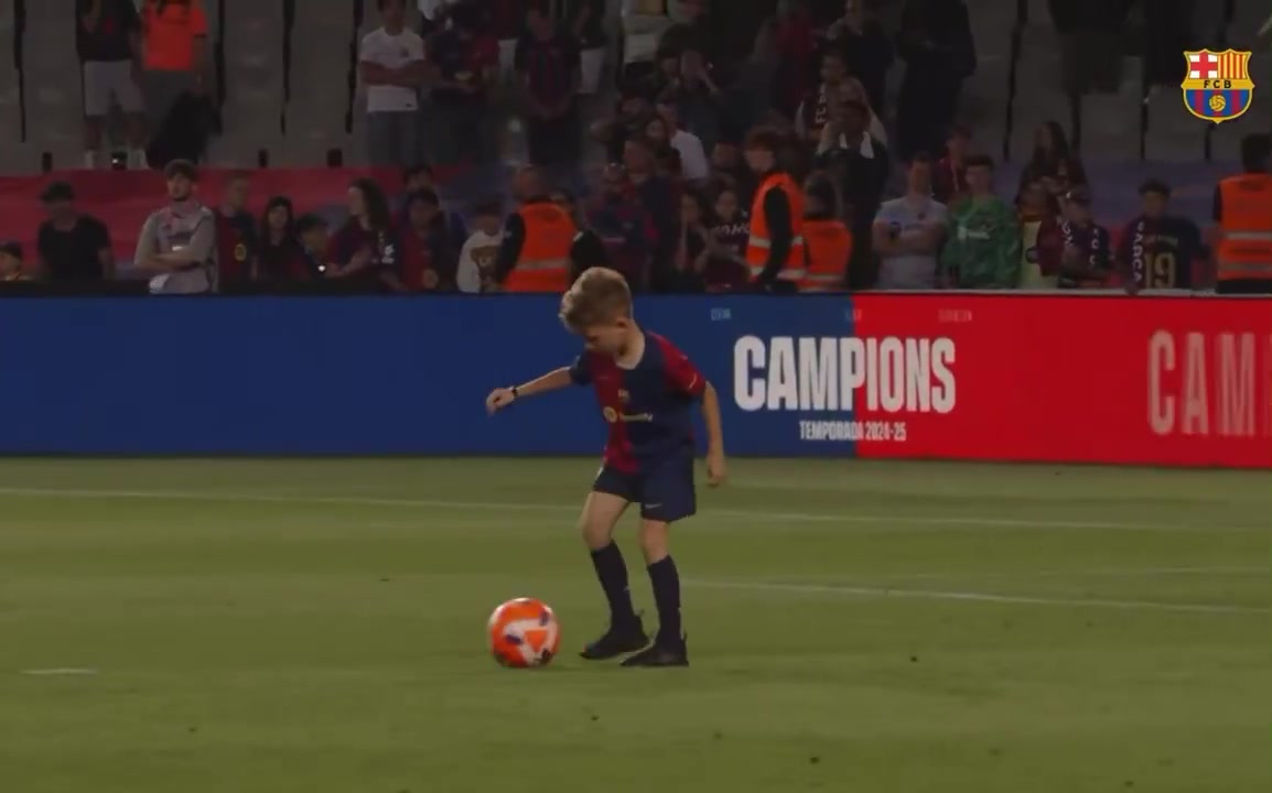 谈球吧体育app官网去你的足球梦🤣什琴斯尼一脚蝎子摆尾踢飞儿子的倒钩射门