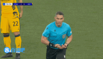 谈球吧场边抱怨判罚，小因扎吉被裁判出示黄牌