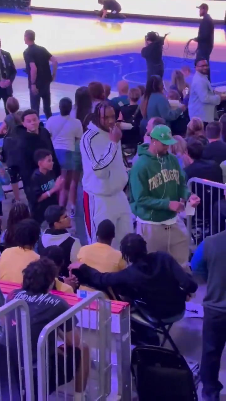 谈球吧体育app官网💘以后四人约会？😳魔术前锋小卡特恋上WNBA火辣新星里斯？